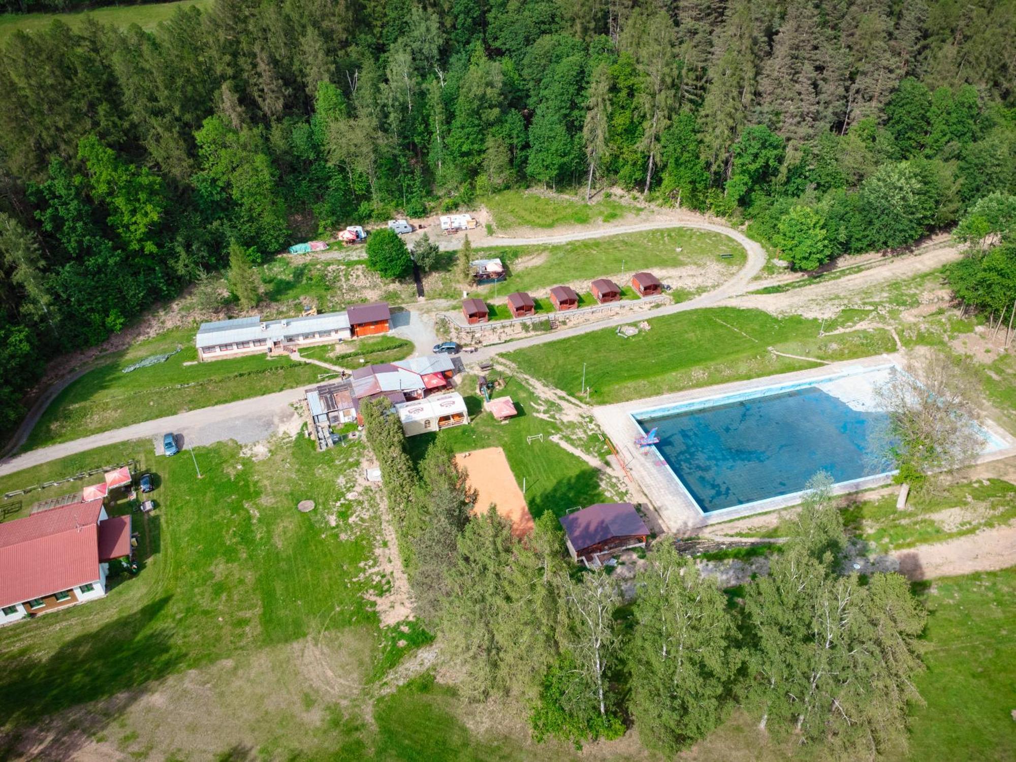 Karavan 3 V Arealu Koupaliste Bystre V Orlickych Horach Kültér fotó